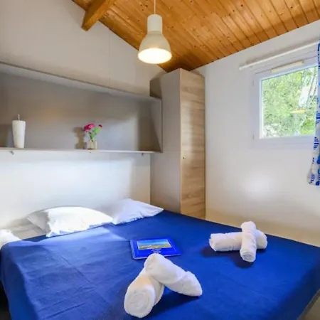Campingplatz Accueillant Animaux - 4 Pers. - Api-1-52-2489